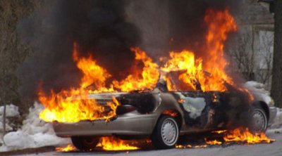 Şəkidə minik avtomobili YANDI