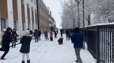 Laçında məktəblilərin qar sevinci - FOTO