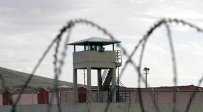 Ana həbsdəki övladına narkotik keçirmək istədi &ndash; FOTO