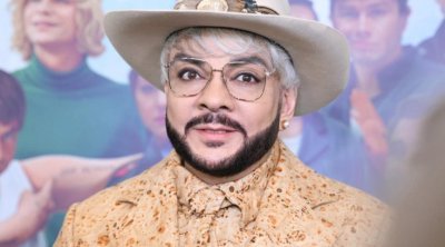 Səhhətinə görə səhnədən UZAQLAŞDI