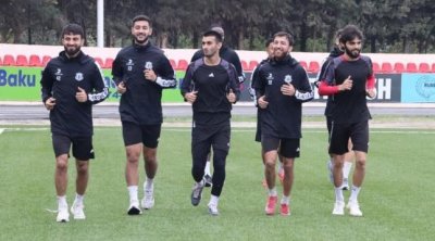 &ldquo;Karvan-Yevlax&rdquo; üç futbolçu ilə YOLLARINI AYIRDI