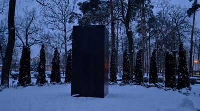 Zərifə Əliyevanın İrpendəki abidəsi hava zərbələrindən qorunması üçün xüsusi vasitələrlə üzlənib – FOTO/VİDEO