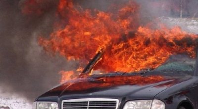 Bakıda &ldquo;Mercedes&rdquo; avtomobili yandı