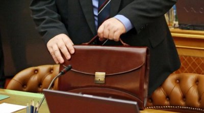 Qandallanan məmurun yerinə təyin edilən şəxs də bir ay sonra işdən ÇIXARILDI