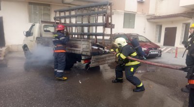 Sumqayıtda avtomobil yandı &ndash; VİDEO