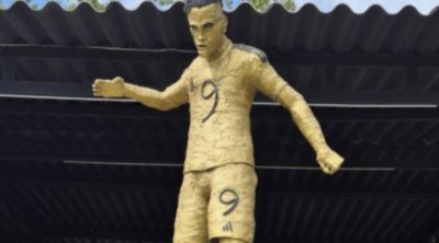 Sabiq "Qalatasaray"lının heykəli ucaldıldı - FOTO