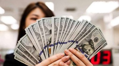 Əhali niyə dollar satır?