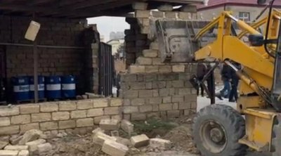 Bu ərazidə qanunsuz tikili söküldü &ndash; VİDEO