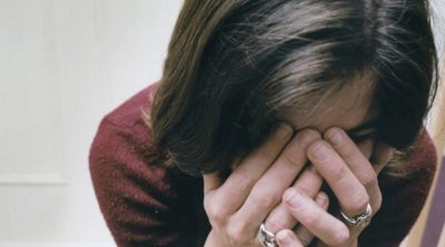 Qadın 2 azyaşlı uşağını 5-ci mərtəbədən tulladı