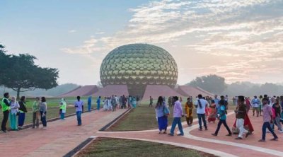 Bu şəhərdə şəxsi ev, pul yoxdur - Hamı bir-biri üçün işləyir