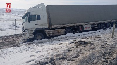 İran TIR-ı Ələt-Astara yolunda qəzaya düşdü &ndash; FOTO/VİDEO