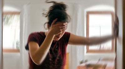 Həkim insultun nəzərə çarpmayan əlamətlərini açıqladı