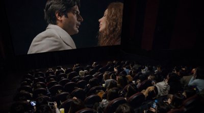 Bakıda gəncdən maraqlı addım &ndash; Film zamanı evlilik təklifi etdi