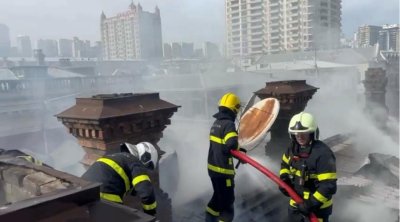 Bakının mərkəzindəki binada yanğın məhdudlaşdırıldı