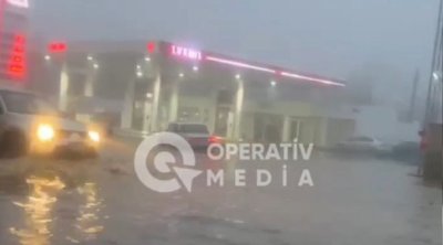 Bakıda su xəttində qəza: Maşınlar suyun altında qaldı – VİDEO