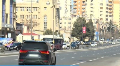 Həm sürücülər, həm də piyadalar təhlükə ilə üzləşirlər: KİM HAQLIDIR? - VİDEO