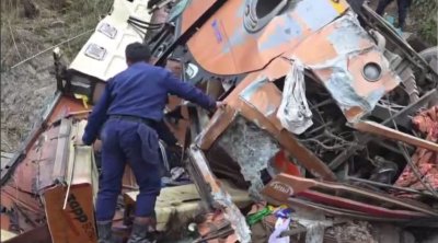 Nepalda dəhşətli QƏZA &ndash; 18 nəfər həyatını itirdi &ndash; VİDEO