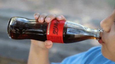 12 yaşlı uşaq uzun müddət &ldquo;Coca-Cola&rdquo; içdi &ndash; QAN QUSDU