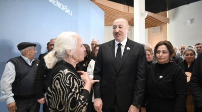 &ldquo;Razı olarsınızmı boynunuzu qucaqlayıb, üzünüzdən öpüm?&rdquo;