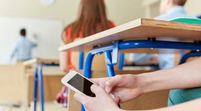 Məktəblərdə telefondan istifadəyə dair qaydalar hazırlanacaq &ndash; RƏSMİ