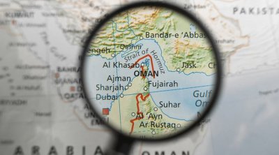 İran Hörmüz boğazını gəmilər üçün açdı