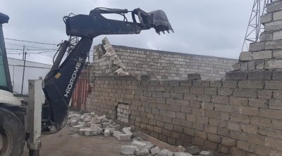 Bu ərazidə qanunsuz tikili söküldü &ndash; VİDEO