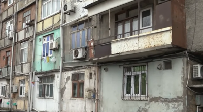 Sumqayıtda "ölüm növbəsi" gözləyən bina – VİDEO