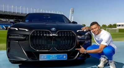 Mbappé ilk dəfə sükan arxasına keçdi