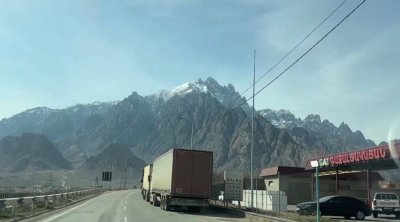 Ermənistan–İran sərhədində yük maşınlarının növbəsi yaranıb - VİDEO