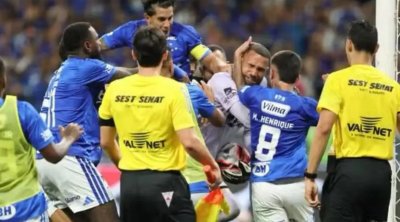 Braziliyada DRAMATİK FİNAL - Kütləvi dava, 23 qırmızı vərəqə - VİDEO