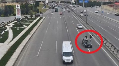 Aeroport şosesində dəhşətli QƏZA: Avtomobil iki piyadanı vurdu &ndash; ANBAAN VİDEO