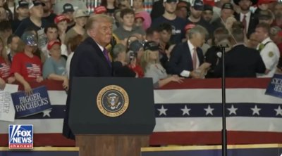 Trampın çıxışı zamanı tamaşaçılardan biri huşunu itirdi - VİDEO