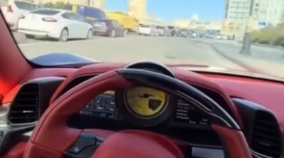 Bakıda &ldquo;Ferrari&rdquo; qaydaları belə pozdu &ndash; VİDEO