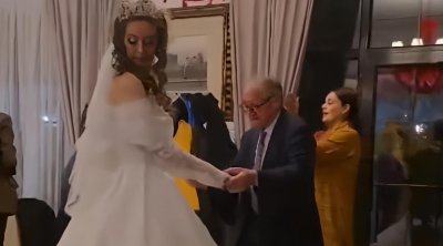 Bakıda maraqlı toy - Bəy 93, gəlin 42 yaşında - VİDEO