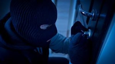 Bakıda qadın çalışdığı ofisdən 9000 dollarlıq fotoaparat OĞURLADI