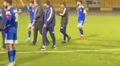 Futbolçular meydandan təxliyə olundu