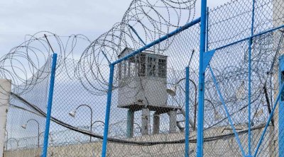 İstintaq təcridxanasına ayaqqabının içində narkotik keçirmək istədilər &ndash; FOTO