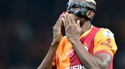 Osimhen əməliyyat olundu