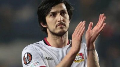 Hökumətə etiraz etdi, millidən uzaqlaşdırıldı