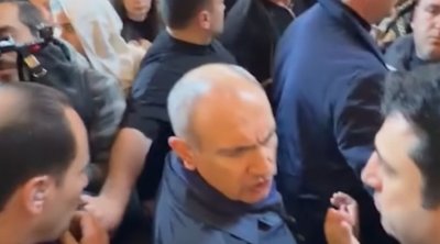 Paşinyana yumruq atdılar - VİDEO