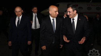 Türkiyənin vitse-prezidenti Azərbaycana səfərə gəldi &ndash; FOTO