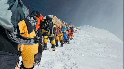 Yeməklərinə peyin qataraq alpinistləri xəstələndiriblər - Everestdə 20 milyonluq fırıldaq
