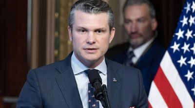 Pentaqon rəhbəri daha iki generalı işdən çıxardı