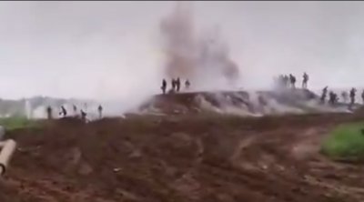 Çində TRAGİKOMİK HADİSƏ &ndash; Qumbaranı yanlışlıqla komandirlərə atdı &ndash; VİDEO