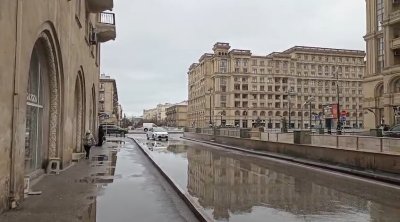 Bakının bu küçəsində yığılmış su kənarlaşdırıldı - VİDEO