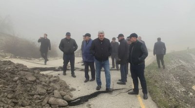 Qubada sürüşmə zolağında alternativ yol çəkiləcək: Rəsmilər baxış keçirdi &ndash; FOTO