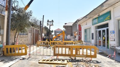 Keşlədə çökən kollektorun qəzalı hissəsi dəyişdirilir - FOTO