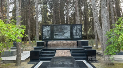 Xalq rəssamı Tahir Salahovun qəbirüstü abidəsi ucaldılıb - FOTO
