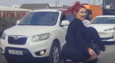Masazırda gənc qızlar yolda motosikletlə təhlükəli hərəkətlər etdilər – VİDEO