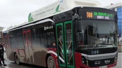 508 nömrəli avtobusda nasazlıq: Sərnişinlər yolda düşürüldü - VİDEO